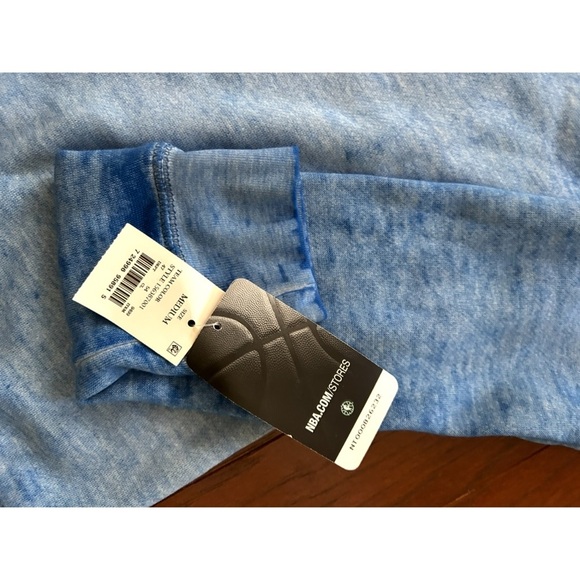 NWT Women’s Golden State Warriors Retro Logo Burnout
Crew Neck Sweatshirt M blue - Picture 3 of 9